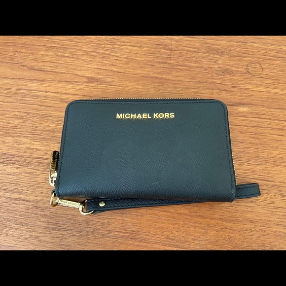 Michael Kors Wristlet - Picture 1 of 5
